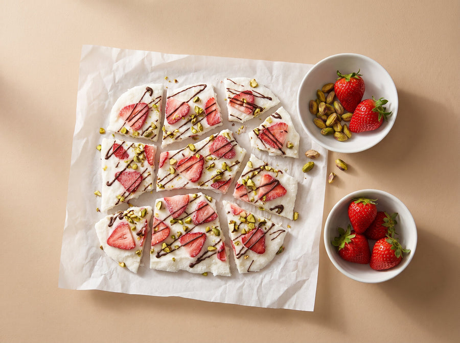 Frozen-Skyr-Bark mit Erdbeeren