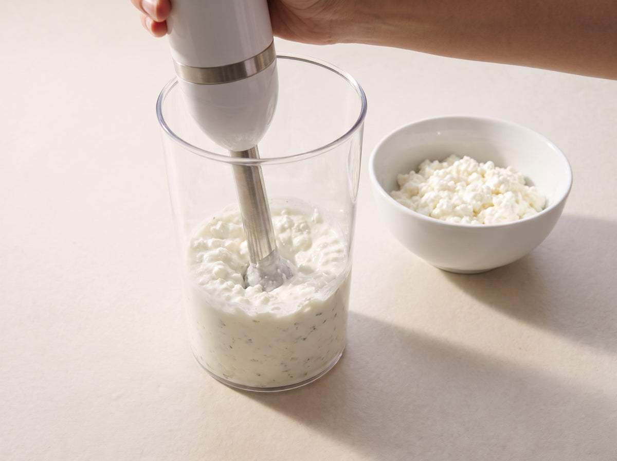 Kräuter-Hüttenkäse-Dip – Hüttenkäse und Quark pürieren